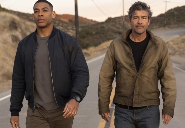 Aaron Pierre as John Stewart and Kyle Chandler as Hal Jordan in Lanterns