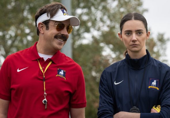 Jason Sudeikis and Tanya Reynolds in Ted Lasso S04E02