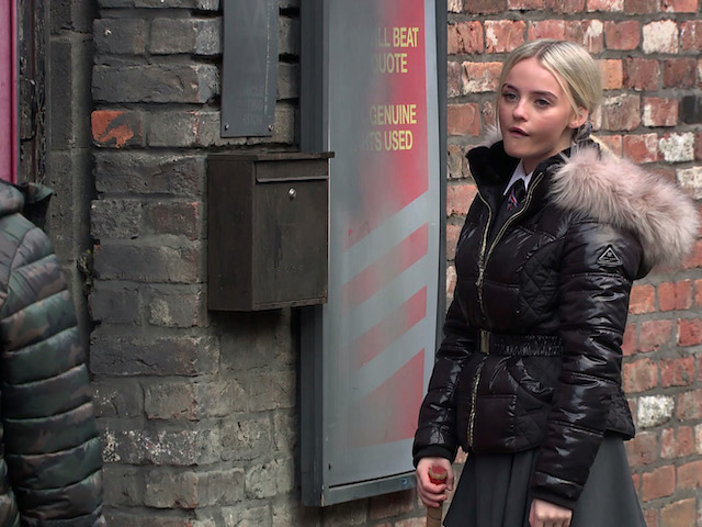 Kelly demands justice for her dad on Coronation Street on January 6, 2021