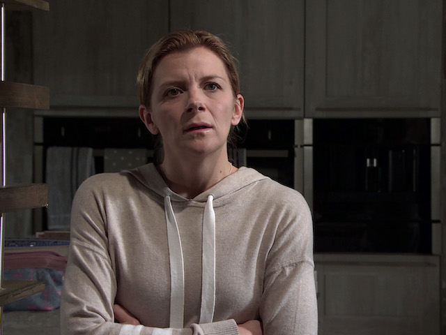 Leanne calls Dr Gaddas for help on Coronation Street on January 6, 2021