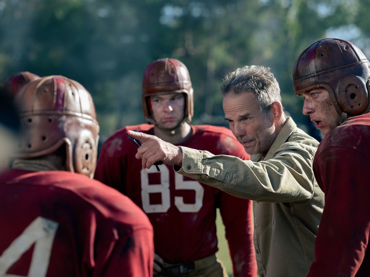 Peter Berg and Tom Francis on the set of The Mosquito Bowl