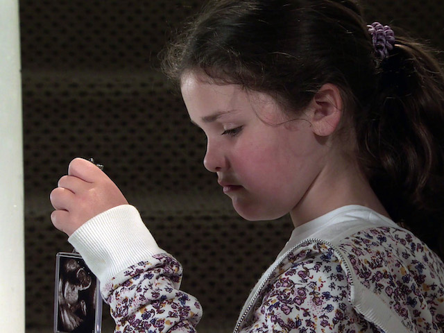 Hope with Alina's keys on Coronation Street on August 2, 2021