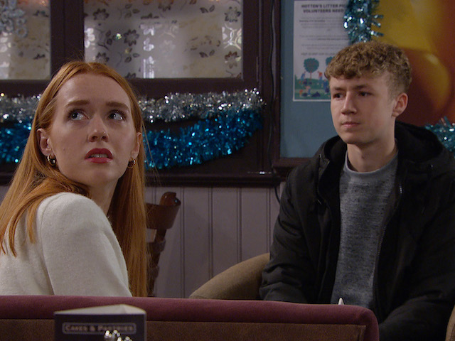 Chloe and Noah on Emmerdale on November 29, 2021